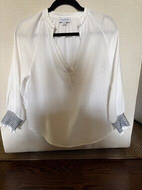 Evereve White Peasant V-Neck Blouse with Contrasting Cuffs